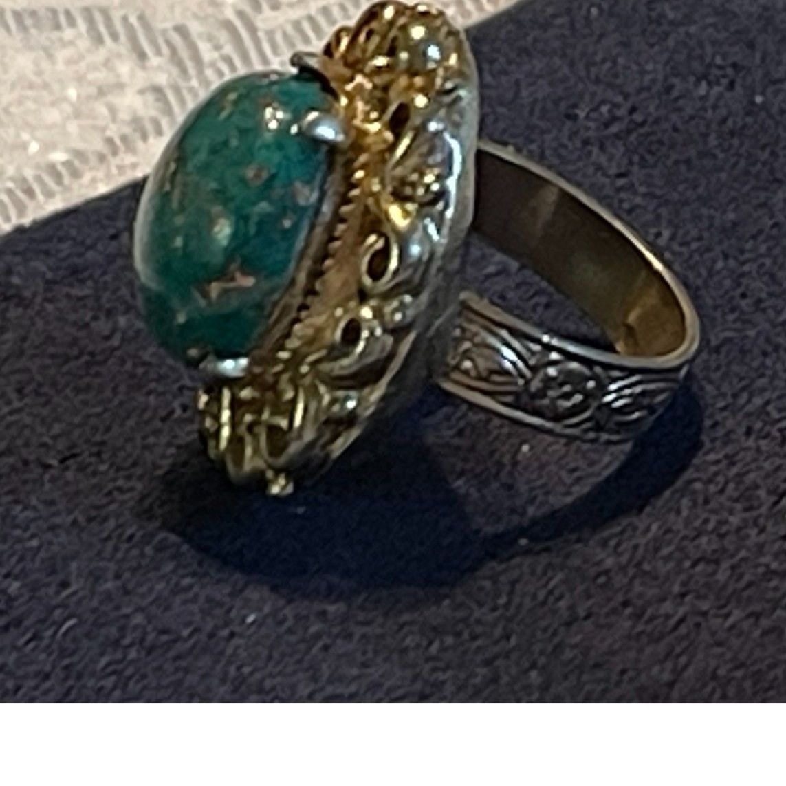 Vintage Green Cabochon Center Stone Filigree Gold Tone Boho Adjustable Ring 20$